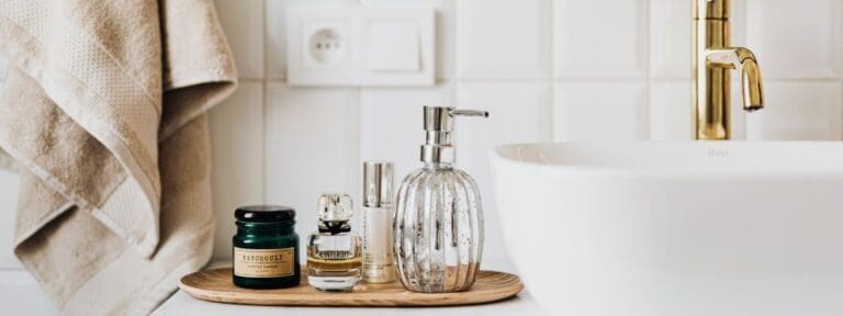 Read more about the article How to Remove Hard Water Stains in Salt Lake City