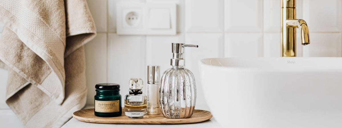 Read more about the article How to Remove Hard Water Stains in Salt Lake City